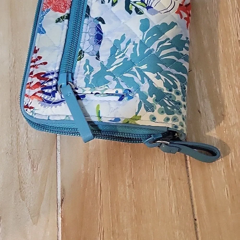 Vera Bradley RFID iconic turnkey Wallet in Shore Thing - Picture 5 of 9